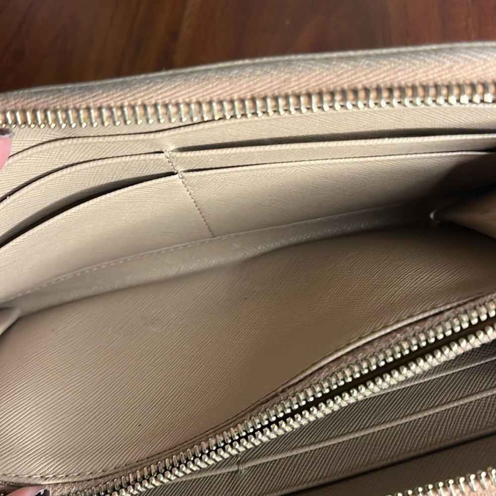 Project/rehab/fixer Prada beige Saffiano leather wallet with zipper. - Picture 14 of 16